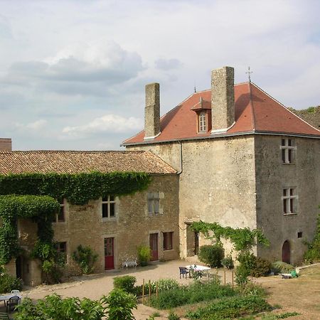 Le Vieux Chateau Airvault Exterior photo