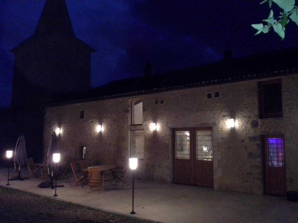 Le Vieux Chateau Airvault Exterior photo