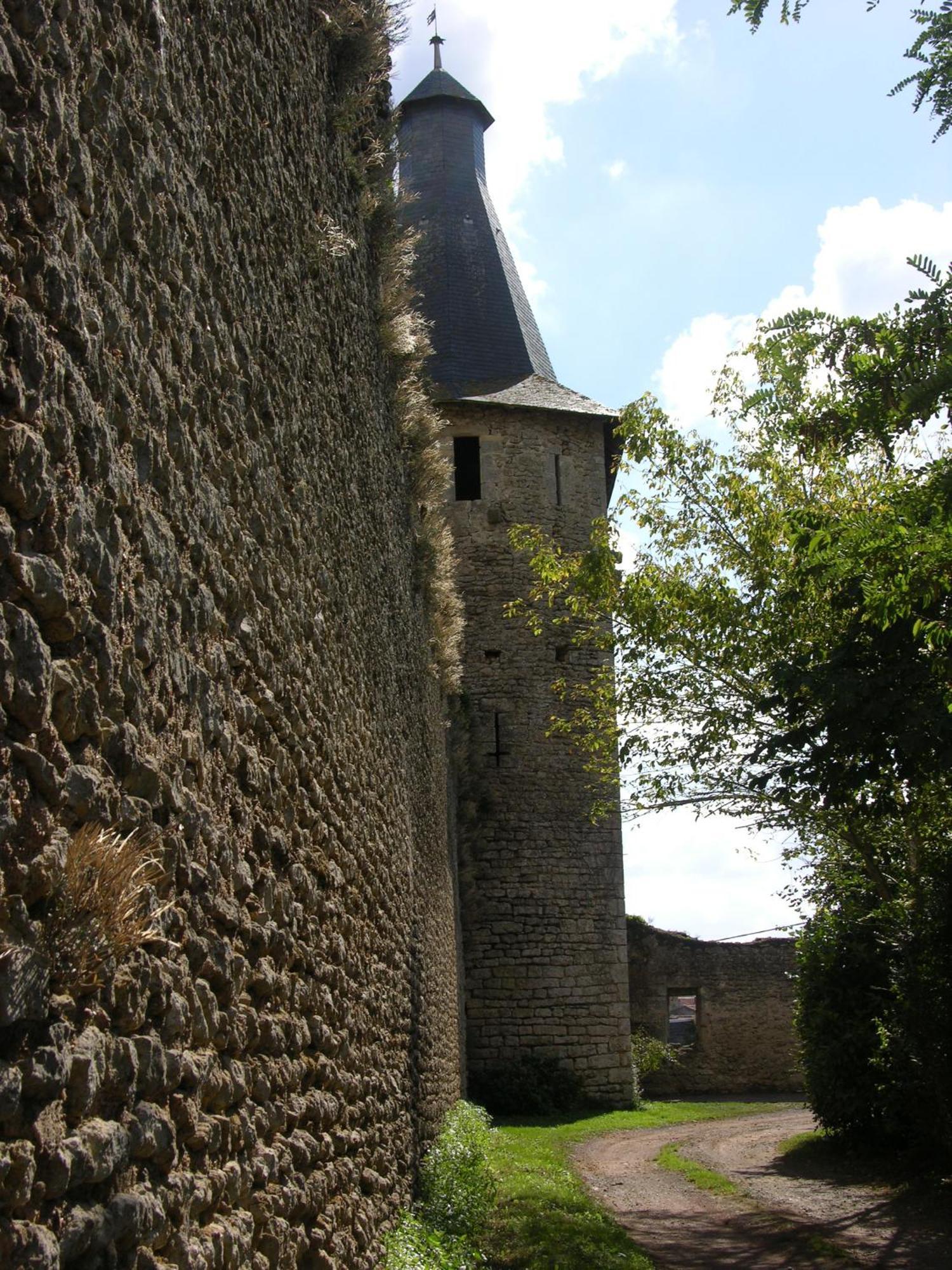 Le Vieux Chateau Airvault Exterior photo