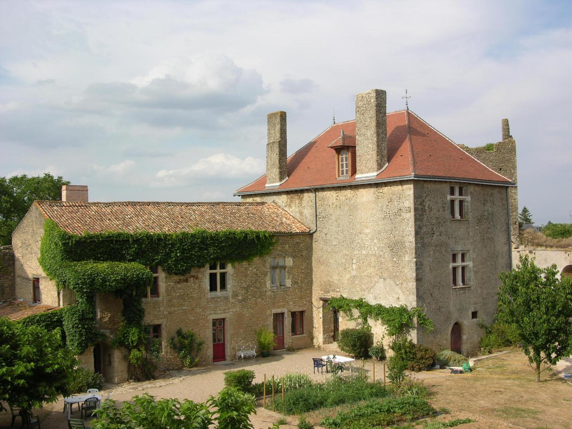 Le Vieux Chateau Airvault Exterior photo